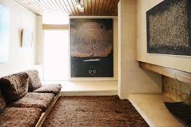 A Room In Heide Ii Designed By David Mcglashan A Snug Space With An Interesting Long Fireplace Also Note Th Built In Sofa Built In Furniture Denmark House