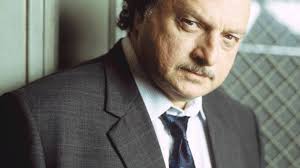 New York Police Blues, Les Cendres du 15e S10E09 : résumé