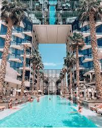 Destination De Reve N Est Ce Pas Tu As Aussi Envie De Vivre Tes Reves En Gagnant De L Argent En Automatique Clique Sur Caribbean Hotels Luxury Travel Dubai