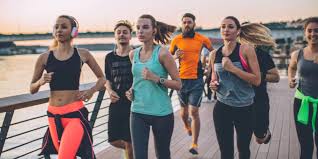 Récupération en course à pied : Comment Preparer Une Course A Pied De 5km 10km Ou 15 Km Cosmopolitan Fr