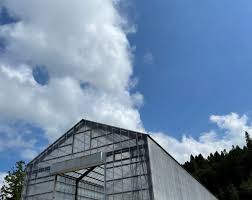 切妻屋根の倉庫とは？利用するメリットについて