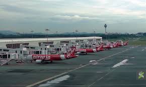 Air asia (aa) juga antara airlines yang terkenal di dunia dalam kategori tambang murah. Airasia Tambah Pesawat Dan Lanjutkan Tarikh Untuk Pulang Mengundi Soyacincau Com