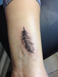 Maori tattoos maori tattoo frau ta moko tattoo polynesian tribal feder tattoo handgelenk feder pfeil tattoo pfeil zeichnung kleine pfeiltattoos mandala tätowierung geometrisches tattoo beeindruckende tattoos. Feather By Monika Today Pin Feder Tattoo Handgelenk Feder Tattoo Ideen Tattoos Feder
