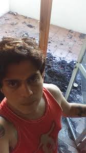 Com ataque de fúria, jovem invade casa de ex-namorado, põe fogo e quebra  tudo no RJ