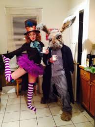 Le avventure di alice nel paese delle meraviglie (alice's adventures in wonderland), comunemente abbreviato in alice nel paese delle meraviglie (alice in wonderland). Vestiti Carnevale Fai Da Te Alice Nel Paese Delle Meraviglie Costumi Di Carne Costume Da Cappellaio Matto Vestiti Carnevale Fai Da Te Coppia Idee Per Costumi