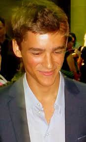Brenton Thwaites — Wikipédia