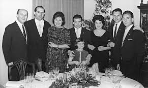 He was 79 years old and was survived by his wife of 57 years, erzsébet,39 and their daughter, anikó.40 in a state funeral, his coffin was moved from puskás ferenc stadion to. Puskas Ferencne Gyonyoru Karacsonyaink Voltak Ocsivel Blikk