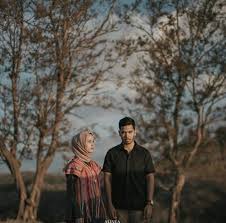 Bekijk 12 fascinerende foto's en raak geïnspireerd voor nieuwe fotografietrends! Prewed Foto Pertunangan Foto Perkawinan Foto Tunangan