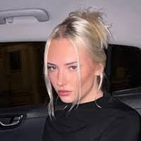 Lily Moon's Instagram, Twitter & Facebook