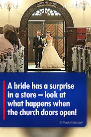 Weddings Rarely Conform To Tradition Nowadays And This One Is No Exception Watch This Beautiful Gesture From Th Wedding Songs Singing Videos Beautiful Songs