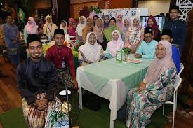 Some favorite dishes that can be found in muslims homes on this special occasion are ketupat. 3000 Tetamu Meriahkan Majlis Sambutan Hari Raya Aidilfitri Usim Usim Universiti Sains Islam Malaysia