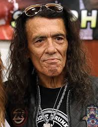 Meeting Ratt's lead singer at the Hollywood show