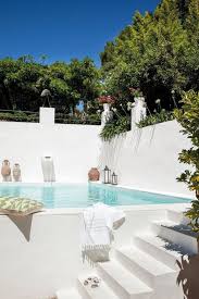 Farniente Garanti Autour De Ces Piscines A La Chaux En 2020 Piscine Amenagement Paysager Jardin Luxuriant Piscine