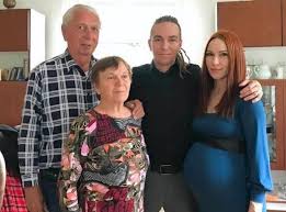 Ohledně toho tajného hlasování (o geologickém průzkumu na metro d, pozn. Ivan Bartos Zverejnil Fotku Se Svou Tehotnou Manzelkou Ano Budeme Mit Mimco Rekl Predseda Piratu Zivot