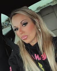 Candice Lemmon's Instagram, Twitter & Facebook