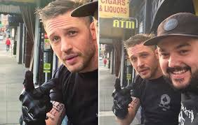 This tom hardy's tattoo is dedicated to sarah. Tom Hardy Has Leonardo Dicaprio S Name Tattooed On His Arm Here S Why Men S Health