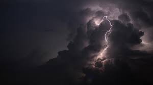 Mit dem regenradar lassen sich wolken, niederschlag, gewitter (blitze) und temperaturen interaktiv für ganz mitteleuropa praktisch in echtzeit verfolgen. Extrem Unwetter In Deutschland Aktuell Schock Videos Aus Bosingen Wassermassen Sturzen Ort Ins Chaos News De