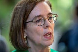 Gov. Kate Brown, who can't seek re-election in 2022, keeps raising and  spending campaign cash anyway