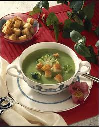 Unser Beliebtes Rezept Fur Broccolisuppe Mit Knoblauch Croutons Und Mehr Als 55 000 Weitere Kostenlose Rezepte Auf L Broccolisuppe Rezept Broccolisuppe Rezepte