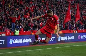 Born 7 june 1991) is a turkish professional footballer who plays as a striker for turkish club beşiktaş, on loan from premier league club everton and the turkey national team. Keine Turkei Ruckkehr Cenk Tosun Hat Noch Viel Vor In Europa