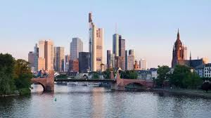 Die bombenentschärfung hat auch auswirkungen auf den straßenbahnbetrieb in frankfurt. Frankfurt Main Bombe Wird Unter Wasser Gesprengt Bombe