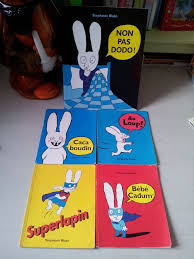 Simon Le Petit Lapin Stephanie Blake Des 2 Ans Vivrelivre Petit Lapin Lapin Livres En Tissu