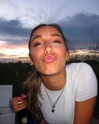 Crystal Moretti's Instagram, Twitter & Facebook