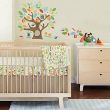 Read customer reviews & find best sellers. Babyzimmer Grau Rosa Ideen Beige Holzerne Mobel Babybett Und Schrank Mit Schubladen Bunte Baum Deko Wandtattoo Kinderschlafzimmer Babyzimmer Baby Kinderzimmer