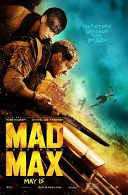 A történet bolygónk egy eldugott szegletében játszódik, ahol a sivatagi körülmények megnehezítik a mindennapokat, és az emberségességet is kiölte már az itt élőkből a mindennapi betevőért folyó küzdelem. Mad Max Fury Road Poster 25 Goldposter