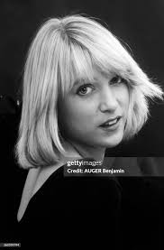 Photo Session With Joelle Mogensen. Séance photo en studio avec... News  Photo