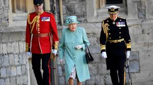 A pictorial record of the trooping the colour ceremony on horse guards parade, london, in june 1956. Scaled Down Trooping The Colour Marks Queen S Official Birthday Youtube