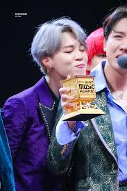 Now in 2018, jimin is crying because it's the first time bts, or any other korean act, has performed and sold out a us stadium show. Jimin J Hope And Mama 2018 Image 6679581 On Favim Com
