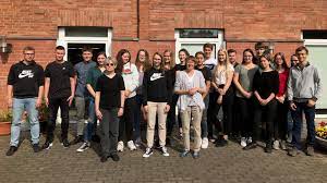 Zum ende dieses schuljahres verabschieden sich sechs kolleginnen und kollegen in unterschiedliche richtungen vom gfg, zu denen hier in alphabetischer reihenfolge einige zeilen zu lesen sind. Umgang Mit Sterbenden Unesco Schuler Besuchen Hospiz St Josef Krankenhaus Gmbh Moers