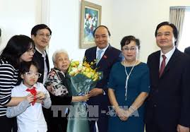Đồng thời tích chúng ta phải cực chủ động trong đối ngoại và hội nhập quốc tế, bảo đảm an ninh chính trị trật tự an toàn xã hội, tạo môi trường hòa bình thuận lợi cho phát triển đất nước, thủ tướng phát biểu. Thá»§ TÆ°á»›ng Nguyá»…n Xuan Phuc ThÄƒm Há»i Chuc Má»«ng Cac Nha Giao Baotintuc Vn