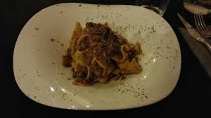 Dalle praline di pasticceria al ripieno di pistacchi, nocciole o frutta, alle classiche tavolette commerciali. Pappardelle Al Ragu Di Cinghiale E Scaglie Di Cioccolato Picture Of Peperosa Pisa Tripadvisor