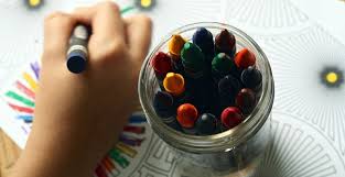 Gambar pemandangan cenderung memiliki tingkat gradasi yang unik, sehingga dibutuhkan kreatifitas lebih untuk membuatnya. 10 Merk Crayon Yang Bagus Untuk Lomba Mewarnai
