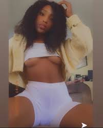 Zu kwehlela isichotho esikhulu phezu kwabantu sivela ezulwini itshe ngalinye. Isibumbu