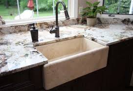 Cocina integrada con anafe eléctrico, baño completo con ducha, jardín adelante y patio con conexión para lavarropas. Fregaderos De Piedra Rusticos De Gran Belleza En Los Acabados