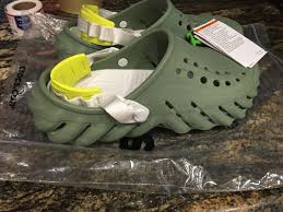 NEW Mens Crocs Echo Moss Clogs, size 9 (also womens size 11) shoes