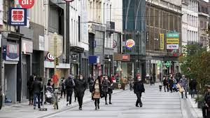Les efforts de la ligue des droits de l'homme contre l'arrêté polémique pris par robert ménard en 2014 ont fini. Vers Un Couvre Feu Etendu A Bruxelles L Echo