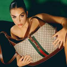 Georgina Rodríguez posó desnuda con una cartera Gucci 