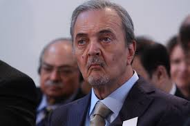 حباً لهذا الرجل الذي كافح المرض و أفنى حياتهُ لوطنه بخالص الوفاء لإجل أن يرفع رأسنا على كُل الأُمم رحمك الله و ستبقى ذكراك على ألسن الناس لتحكي. Saud Ibn Faisal Wikipedia