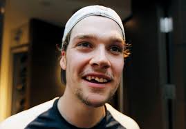 Canucks' Raymond breaks teeth, happy to make sacrifice in pursuit of  Stanley Cup