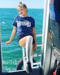 Evelyn burdecki should really feel pitfull for her pants. Evelyn Burdecki Wiki Bio Age Height Net Worth Untold Facts Profilesio