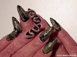 Sehen sie sich die besten gelnägel auf den bildern unten an und wählen sie ihre eigene! Interessantes Schlangen Design Reptil Look Gelnagel
