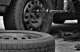 Learn how to use a torque wrench to tighten lug nuts with this how to video guide. How To Tighten Lug Nuts The Right Way