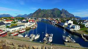 The village is located about 20 kilometres (12 mi) southwest of the town of svolvær. Henningsvaer Lofoten Norway Youtube