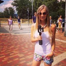 Kezdés dátuma 2006 november 12. Iszak Eszter Outfits