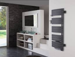 Chauffer une salle de bain. Seche Serviettes Radiateur Bien Chauffer Sa Salle De Bains Cote Maison