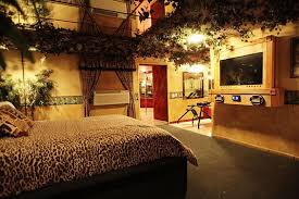 See more ideas about safari bedroom, animal print decor, safari room. Ø§ÙÙƒØ§Ø± Ù„ØªØµØ§Ù…ÙŠÙ… ØºØ±Ù Ø§Ù„Ù†ÙˆÙ… Ù…Ø³ØªÙˆØ­Ø§Ø© Ù…Ù† Ø§Ù„Ø·Ø¨ÙŠØ¹Ù‡ Bedroom Themes Safari Bedroom Jungle Bedroom Theme